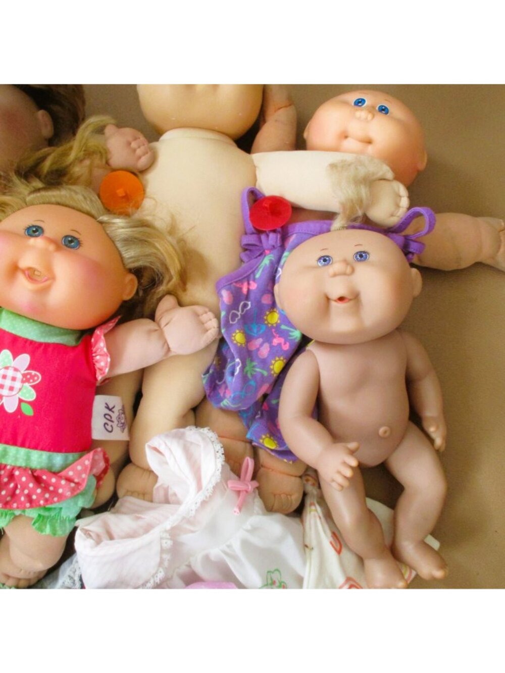 Lot Of 6 Cabbage Patch Dolls With 17 Accessories Mixed Clothes Shoes TLC Needed - Picture 4 of 5